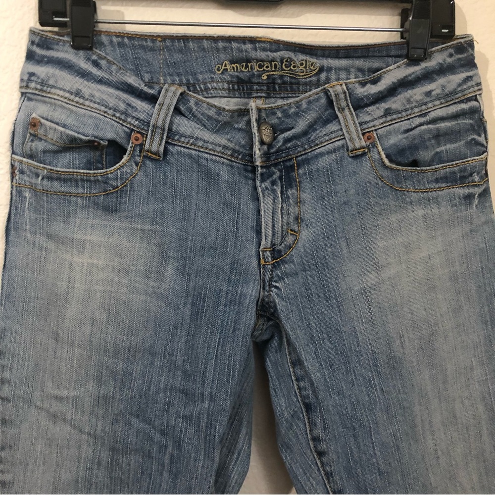 AMERICAN EAGLE Womens 6 Short Jeans Light Wash Low Rise Flare - Picture 3 of 14